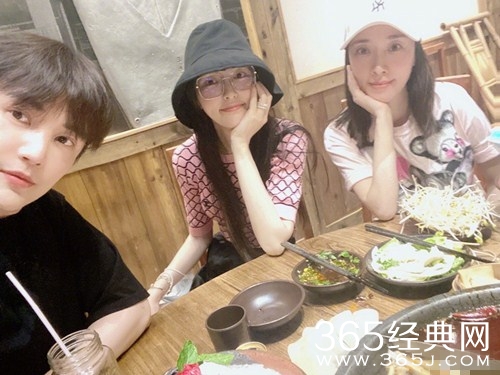罗晋为唐嫣孙坚聚会订火锅  唐嫣素颜状态好