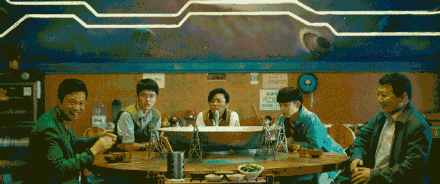 《我和我的家乡》中“天上掉下个UFO”预告曝光