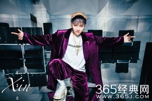 刘雨昕首张单人杂志封面照曝光  似王者归来