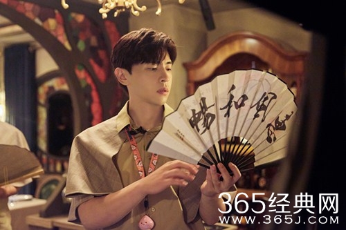 邓伦唱情深深雨濛濛是怎么回事？