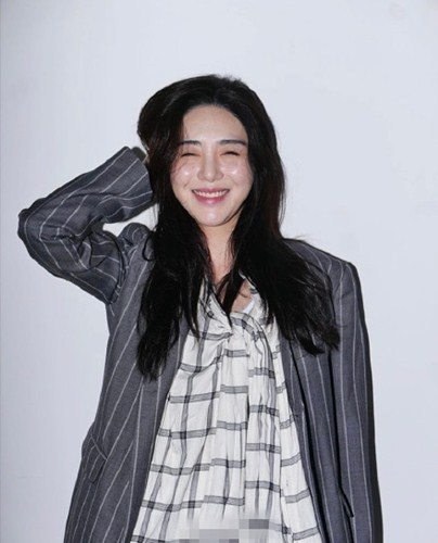 AOA前成员权珉娥发文道歉：向因我受到伤害的人道歉