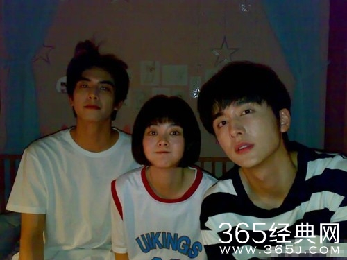 《以家人之名》凌霄什么时候出国的？