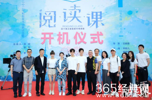 宋祖儿送孙坚三根鸭舌，二人互动趣味十足