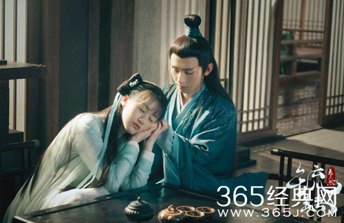 袁冰妍回应直播中亲成毅：当演员不能去害羞什么