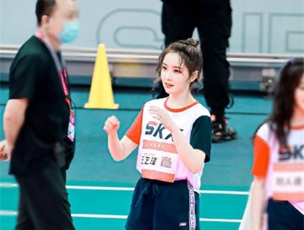 王艺瑾就接棒失误发文道歉  何洛洛暖心回复