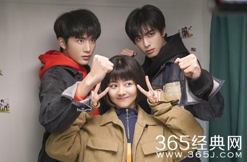 《以家人之名》凌霄和贺子秋出国九年未归的原因是什么？