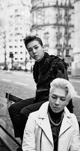 太阳晒儿时照片为权志龙庆生，网友称“竹马友情”