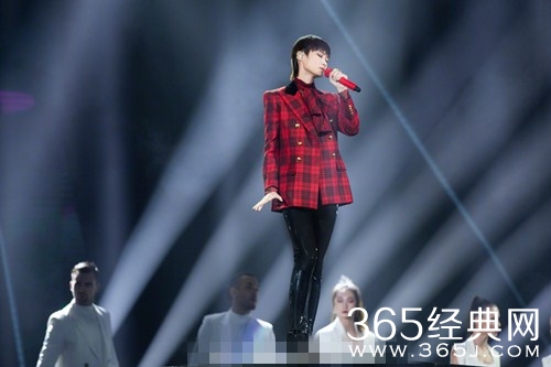 李宇春的腿为皮裤正名：不是皮裤太丑，只是没有遇上般配的人