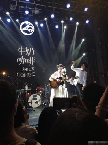 何洛洛发布新歌，却被牛奶咖啡斥新歌抄袭