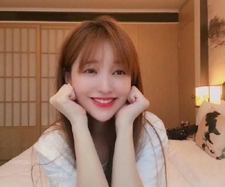 金莎称：很糊的艺人才有自由