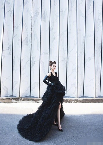 戚薇COS黑皇后造型，惊艳全场