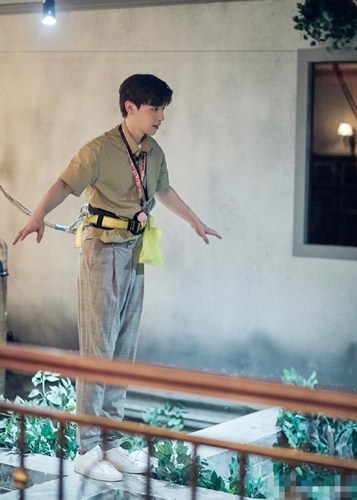 《密逃2》邓伦化身人形支柱  队长力Max！