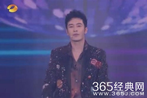 黄晓明跳无价之姐，网友吐槽：像零件有点劳损的机器人