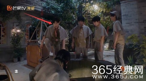 《密逃2》邓伦化身人形支柱  队长力Max！