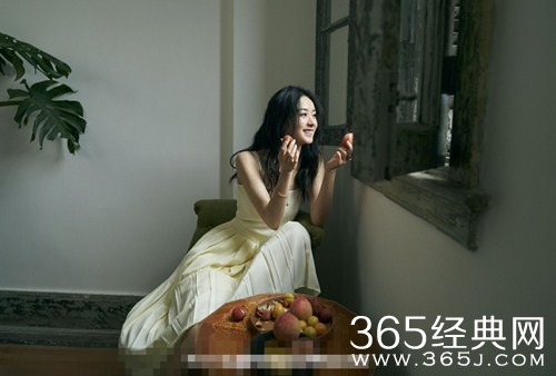 赵丽颖最新杂志封面曝光，随意复古高贵又风情