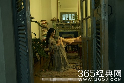 赵丽颖最新杂志封面曝光，随意复古高贵又风情