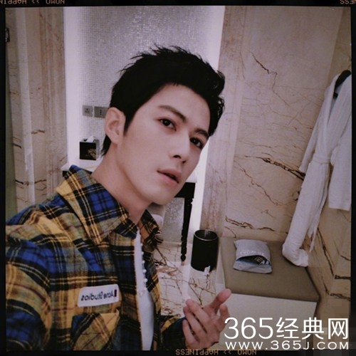 陈学冬发布潜水视频，网友称其是人鱼转世