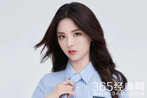 杨超越发文回应粉丝要求解约，自称压力大求放过