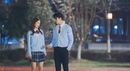 《不会恋爱的我们》回归校园模拟恋爱