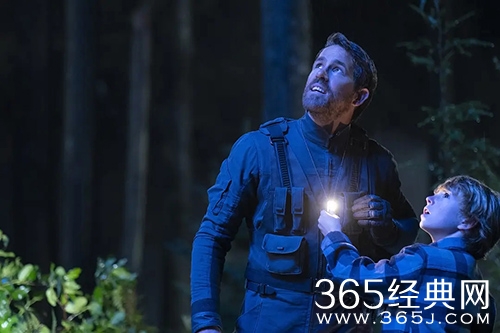 Netflix科幻新片《亚当计划》预告曝光