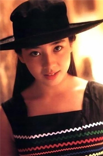 宫泽理惠18岁时拍全裸写真图片曝光 系母亲出卖