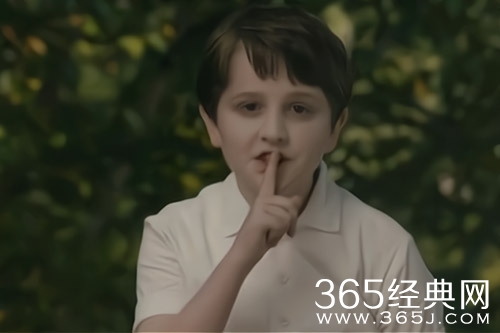 《梦魇绝镇》白衣服小男孩是谁