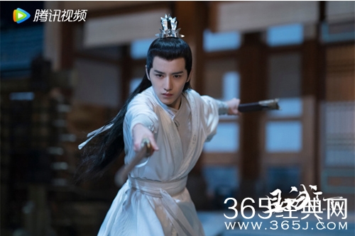 《且试天下》修久容结局