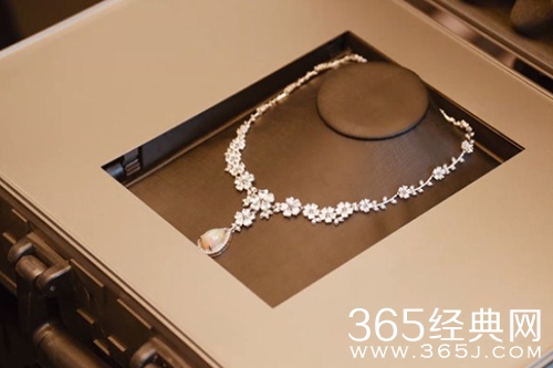 《重生之门》中的月神之泪