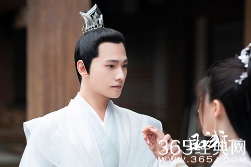 《且试天下》丰兰息喝毒酒