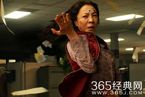 《瞬息全宇宙》结局解析