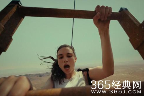 电影《坠落》结局解析