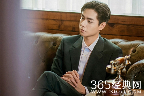 《超时空罗曼史》向秦羽原型