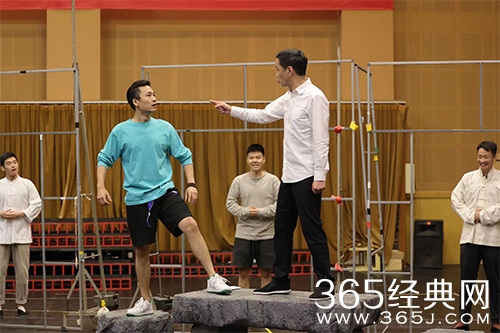 北京人艺《杜甫》9月23日再演，导演冯远征复排严抓细节