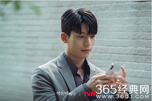 《小小姐们》崔道日的身份