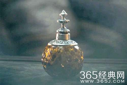 《龙之家族》中的月茶介绍