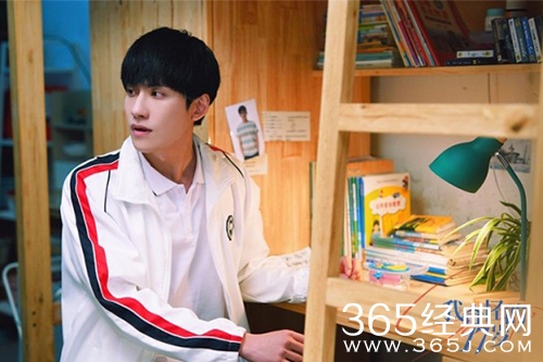 《我奇怪的17岁³》开播，高中生小说满载校园质感