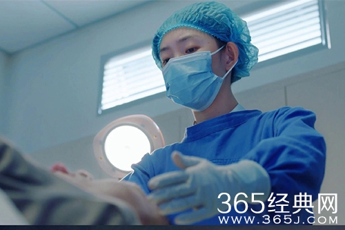 《三悦有了新工作》中的遗容化妆师