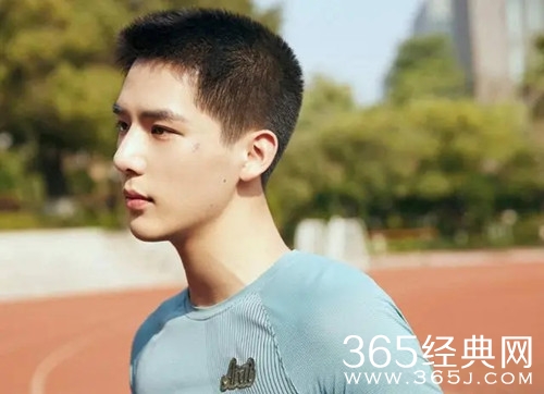 《炽道》段宇成家庭条件