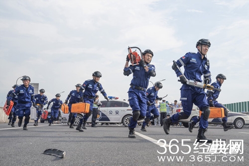 罗云熙吴倩主演《追光者》讴歌平凡英雄无私大爱