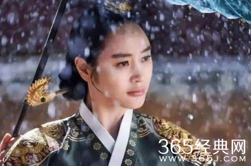 《王后伞下》历史背景