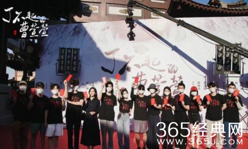 《了不起的曹萱萱》身份卡