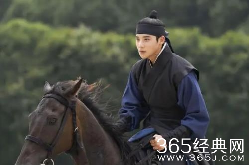 《王后伞下》谁当了王