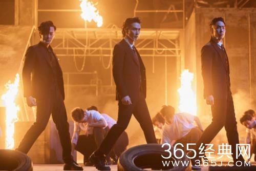 《披荆斩棘》苏见信重金属摇滚改编刘德华歌曲，潘玮柏在舞台上吃汉堡