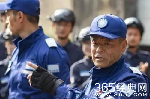 《追光者》展青山先救男孩原因