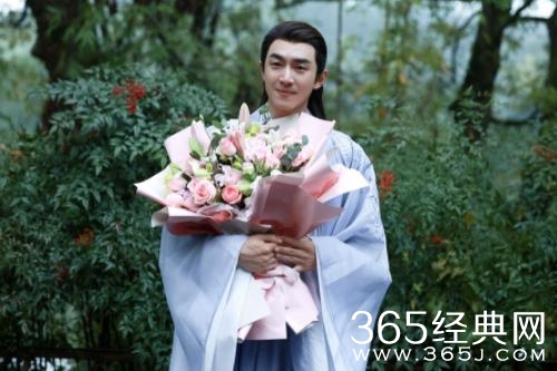 林更新新剧《与凤行》杀青 行止神君不舍泪洒片场