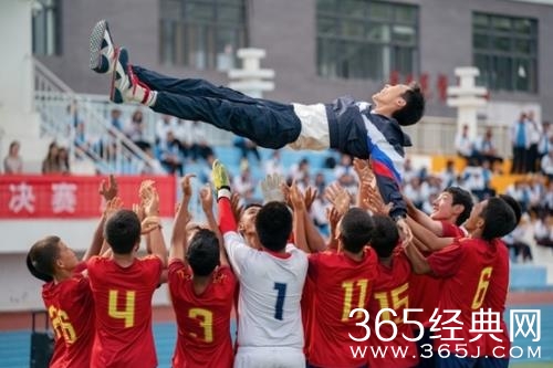 以“人民视角”回顾《我们这十年》