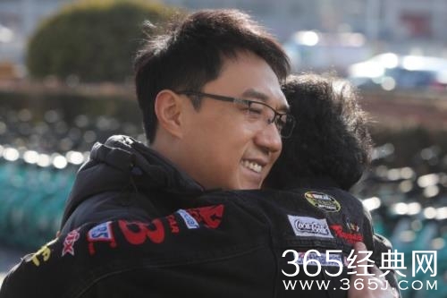 曹茜茜执导电影《您好，北京》同名主题曲隆重发布，用歌声传递勇气与希望