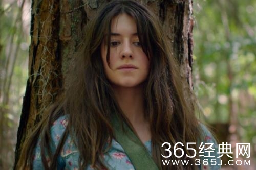 《沼泽深处的女孩》“爱从本能”特辑 浪漫背后潜藏残酷谎言