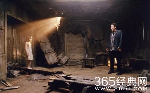 《1408幻影凶间》电影解说文案