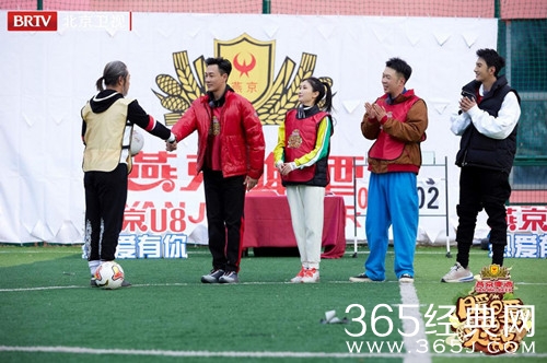 《暖暖的火锅》第九期：围炉而坐，共话热血足球！